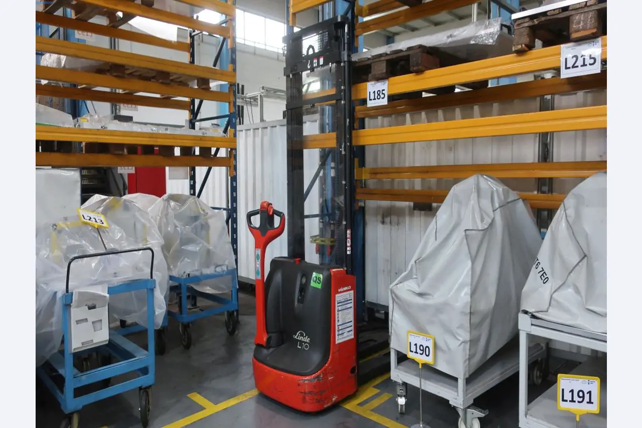 Machines en technische uitrusting op het gebied van kunststof spuitgieten (1600 - 23000 kN)-1