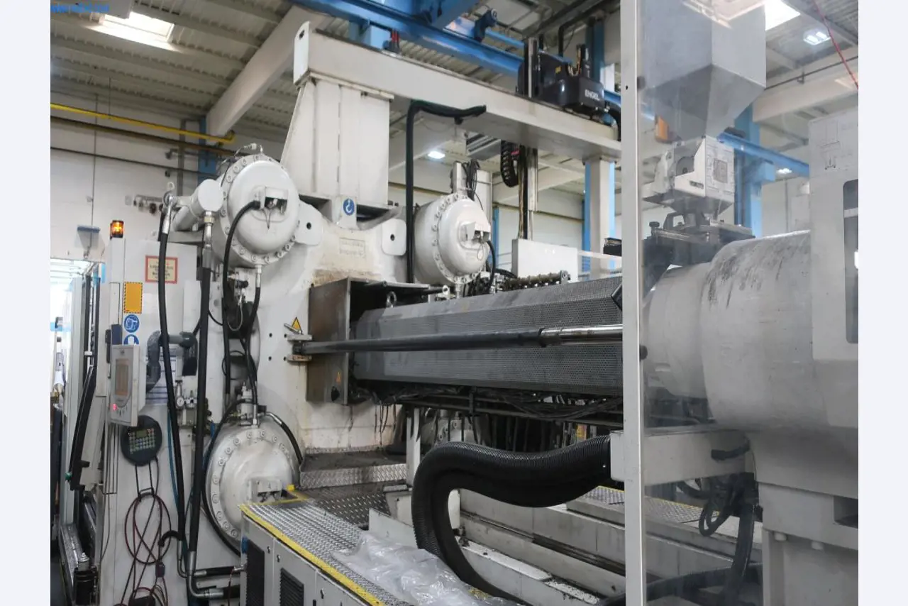 Machines et installations techniques du secteur de l'injection plastique (1600 - 23000 kN)-4