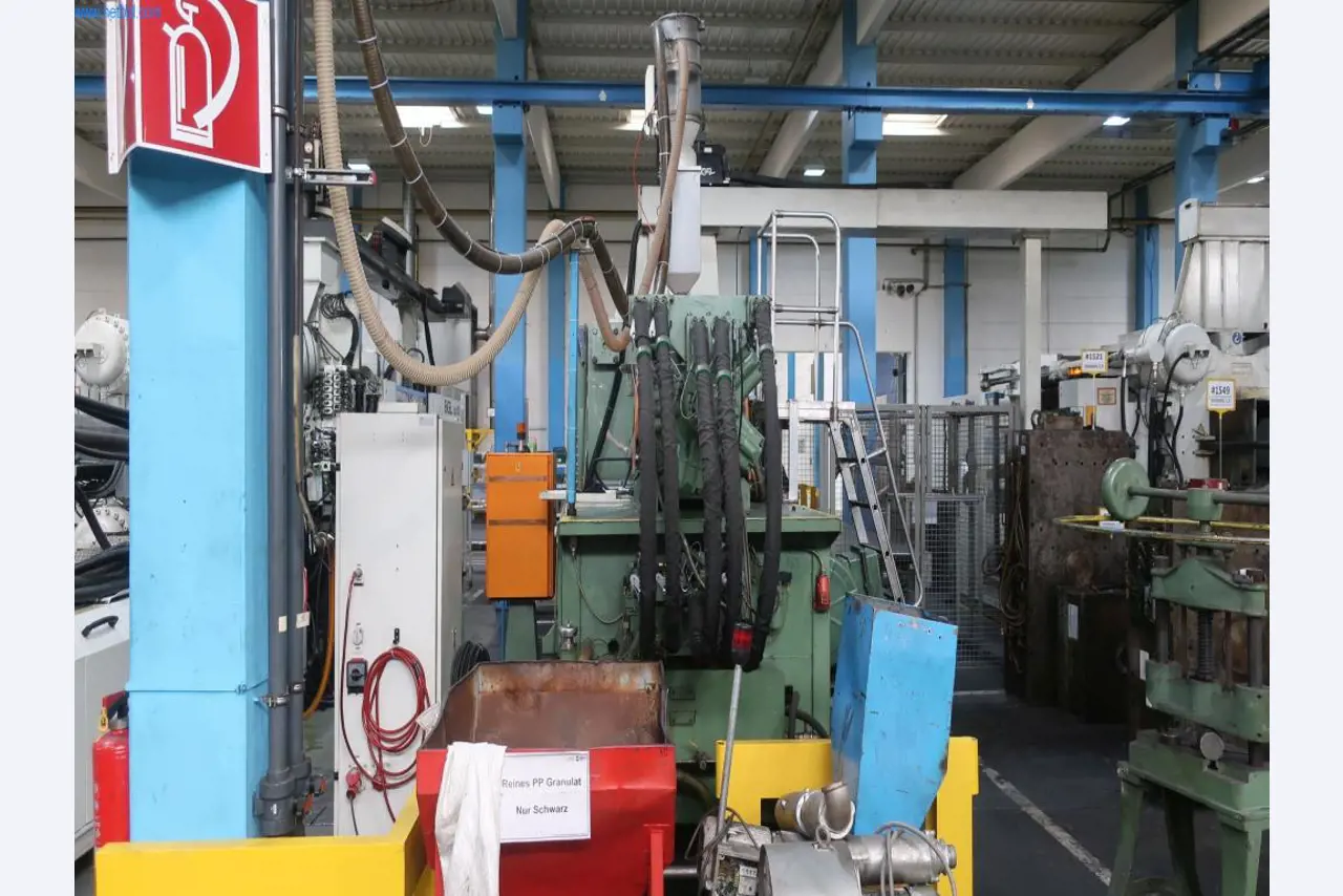 Stroje a technická zařízení v oblasti vstřikování plastů (1600 - 23000 kN)-3