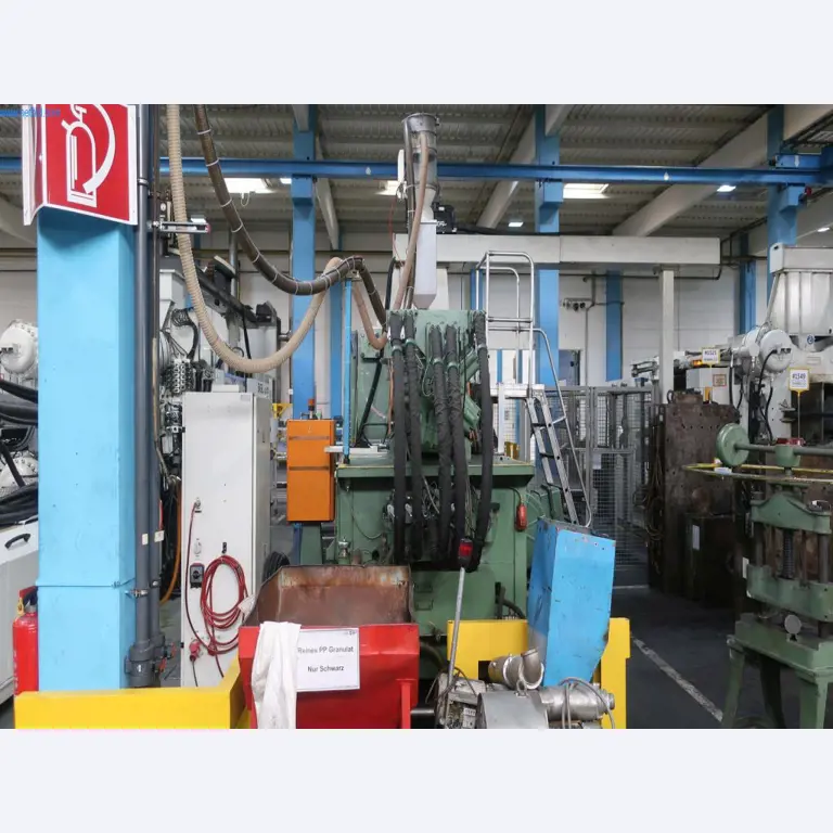 Stroje a technická zařízení v oblasti vstřikování plastů (1600 - 23000 kN)-3