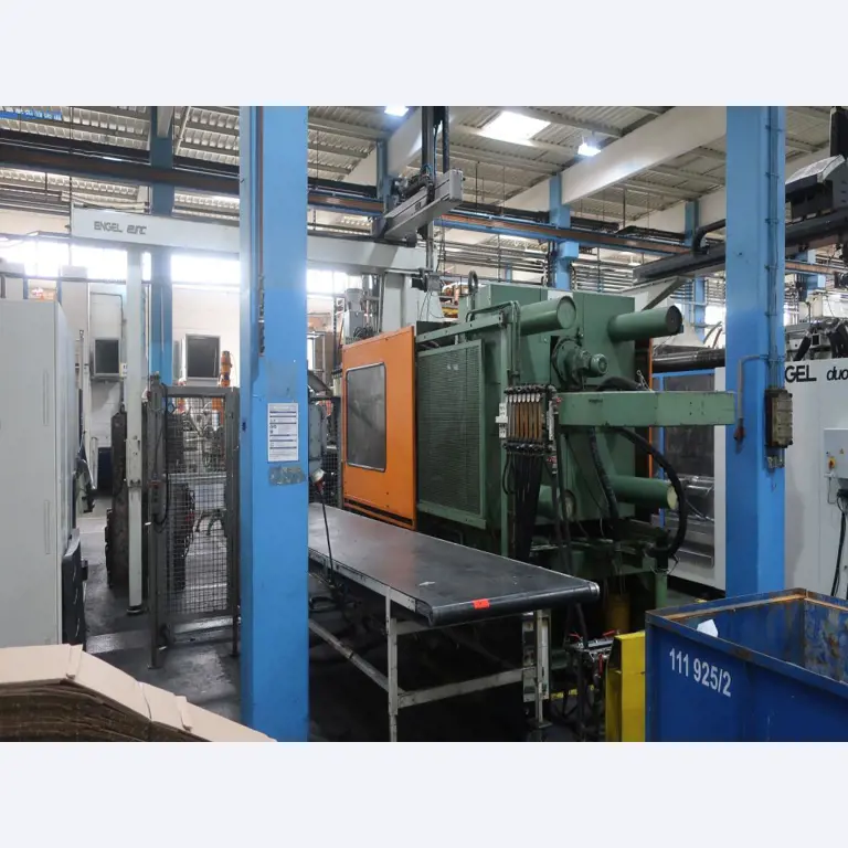 Stroje a technická zařízení v oblasti vstřikování plastů (1600 - 23000 kN)-4