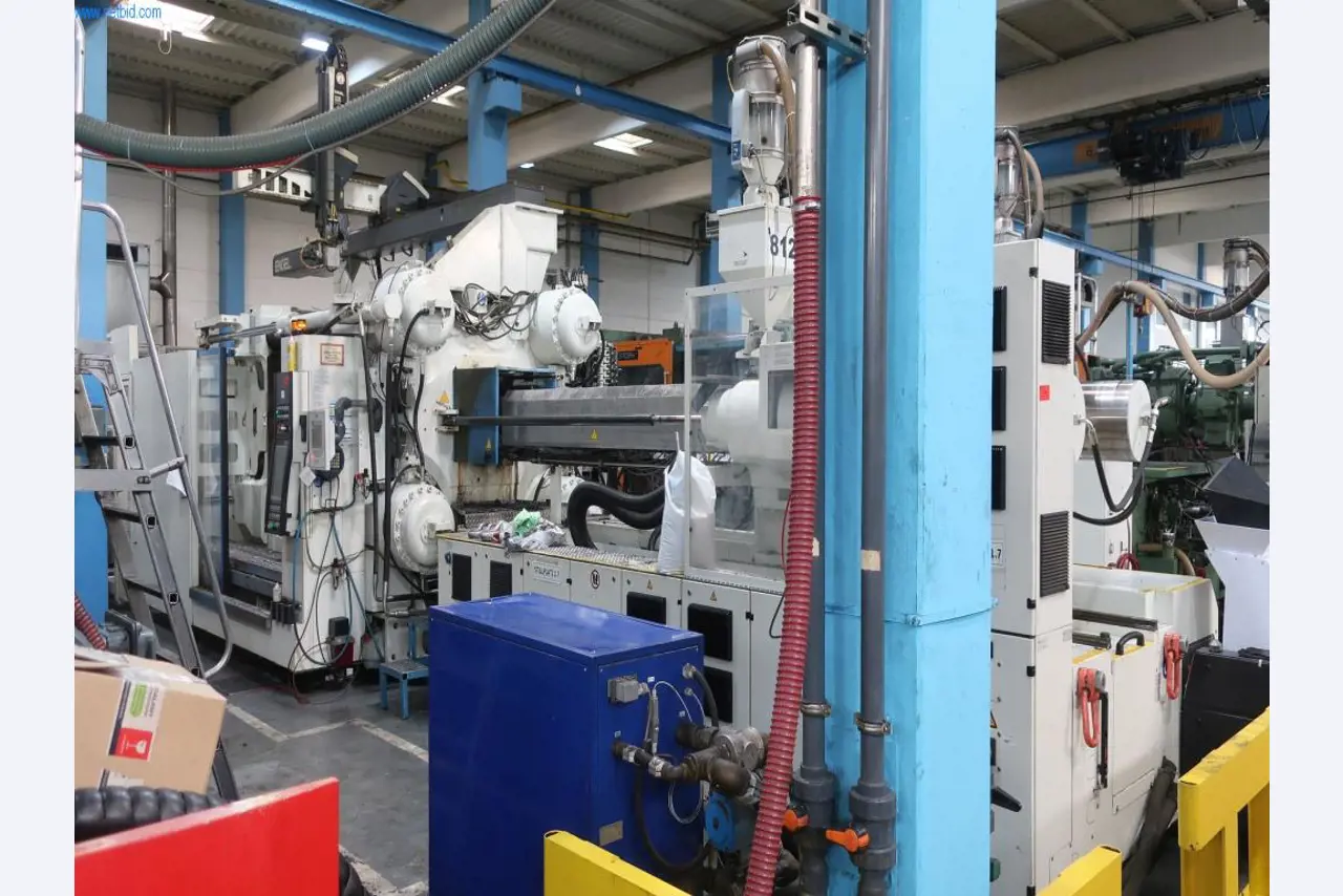 Máquinas y equipos técnicos en el ámbito del moldeo por inyección de plásticos (1600 - 23000 kN)-1