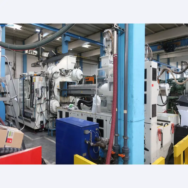 Máquinas y equipos técnicos en el ámbito del moldeo por inyección de plásticos (1600 - 23000 kN)-1