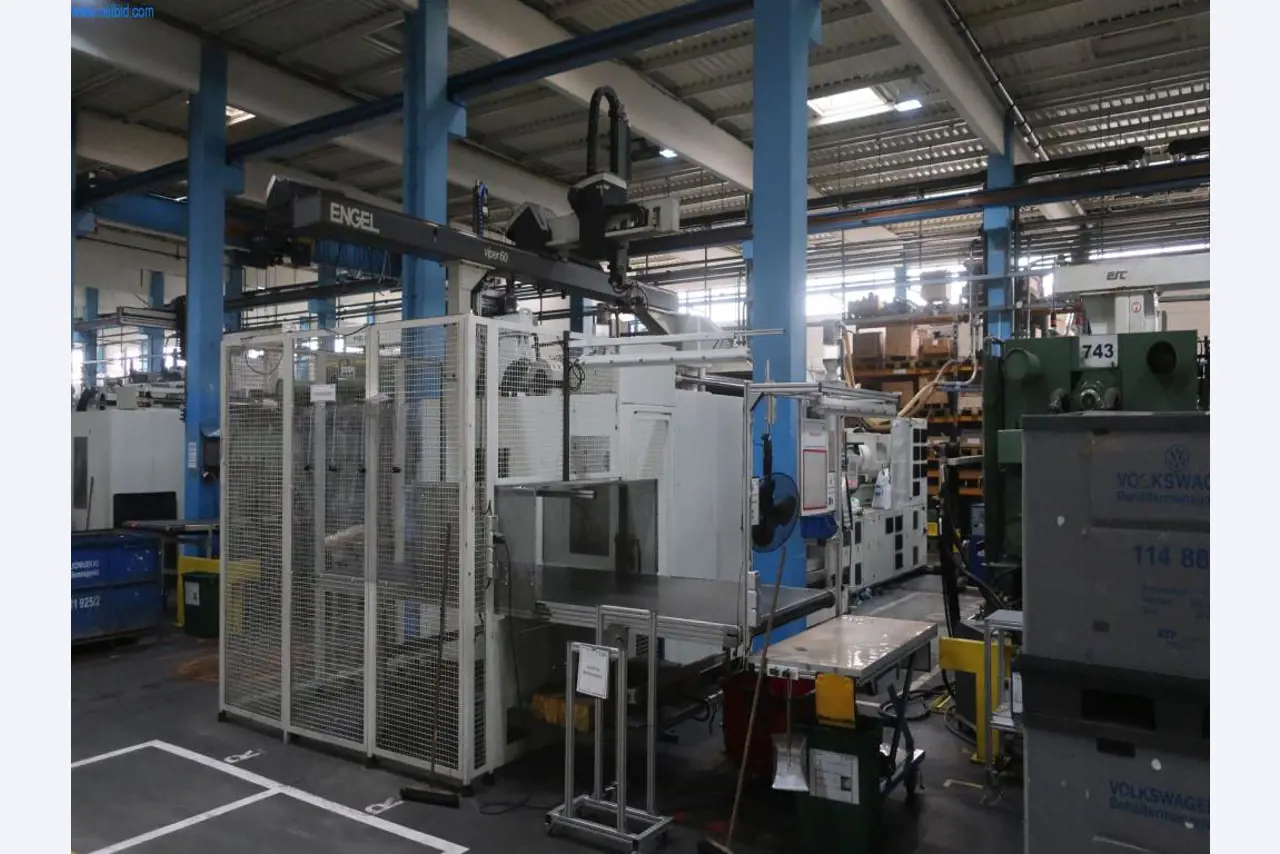 Máquinas y equipos técnicos en el ámbito del moldeo por inyección de plásticos (1600 - 23000 kN)-2