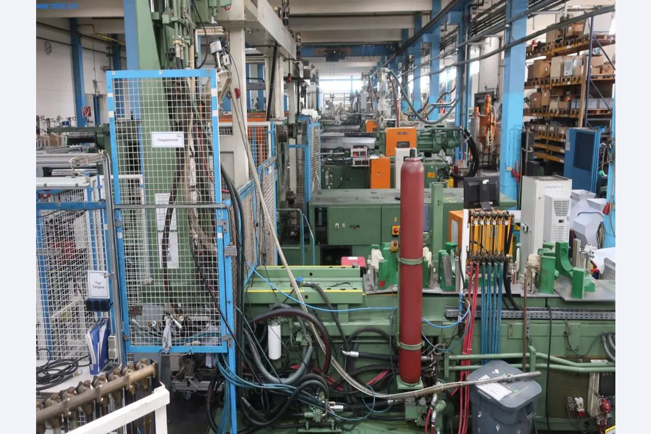 Stroji in tehnična oprema na področju brizganja plastike (1600 - 23000 kN)-1