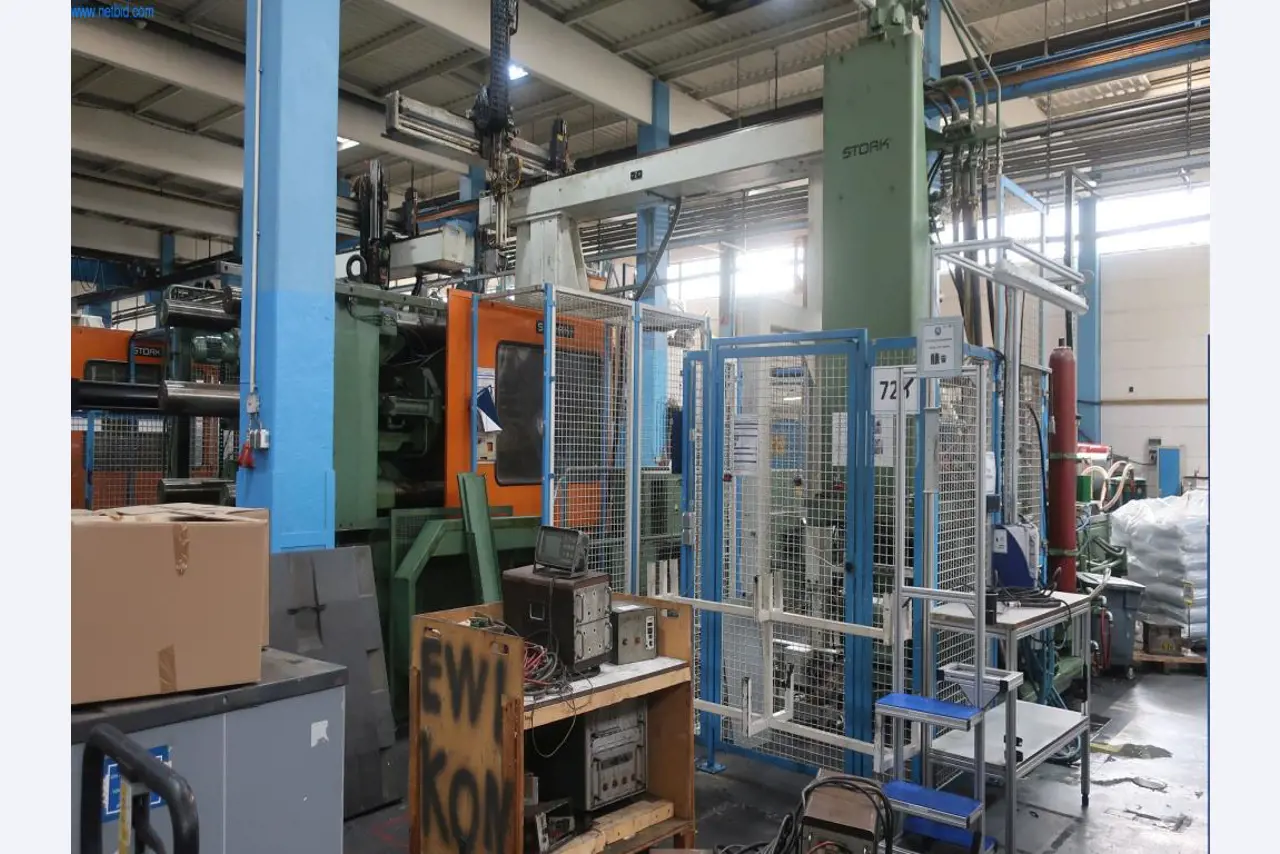 Stroji in tehnična oprema na področju brizganja plastike (1600 - 23000 kN)-3