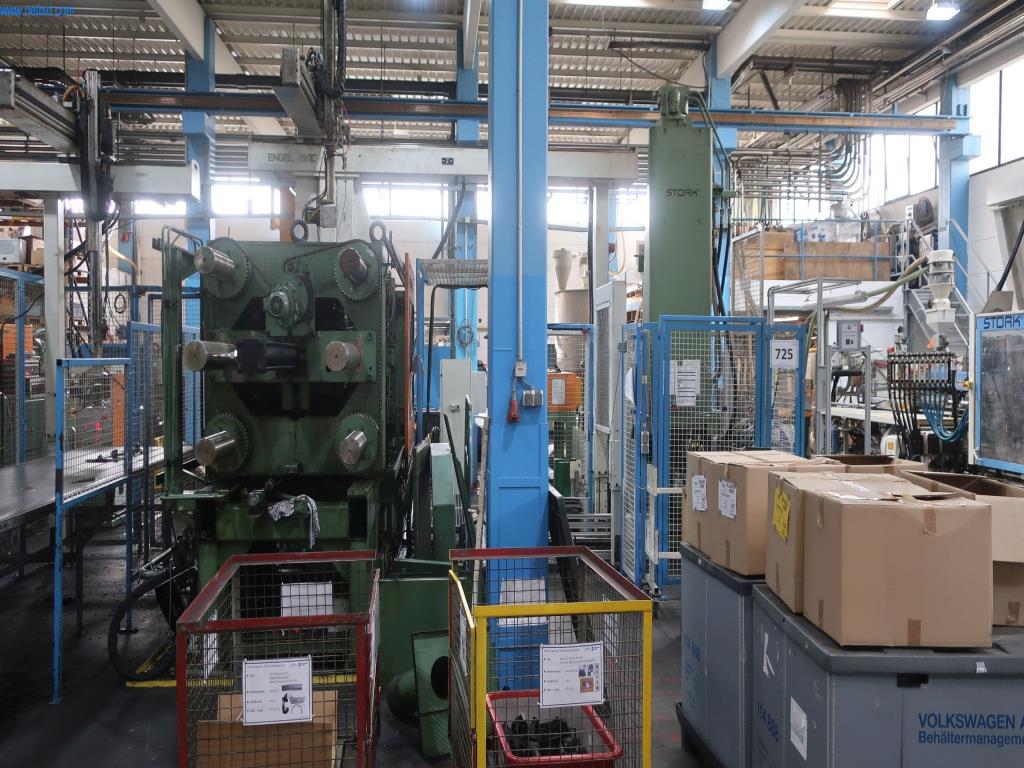 Máquinas e equipamento técnico no domínio da moldagem por injeção de plástico (1600 - 23000 kN)-4