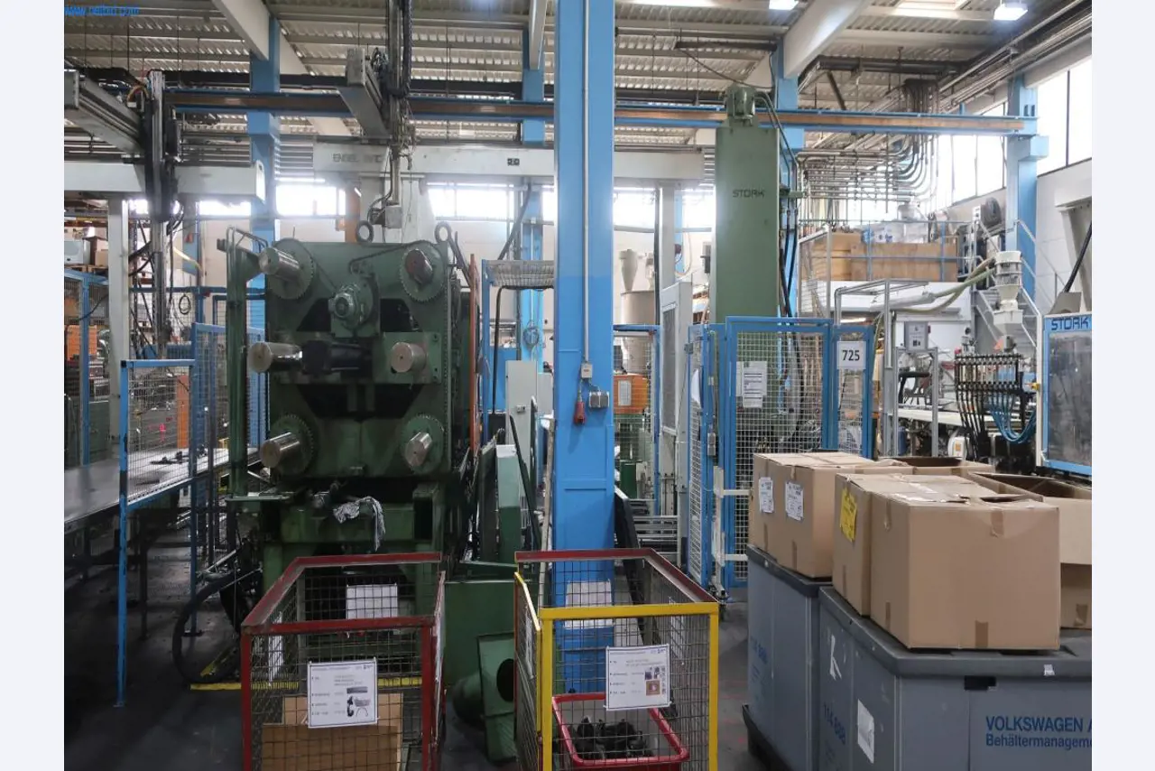 Stroji in tehnična oprema na področju brizganja plastike (1600 - 23000 kN)-4