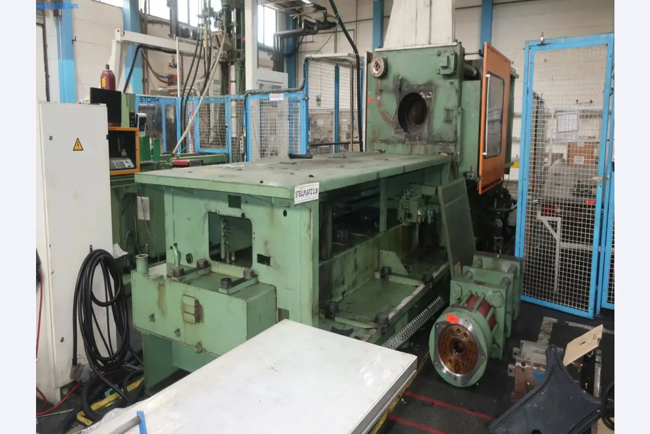 Stroji in tehnična oprema na področju brizganja plastike (1600 - 23000 kN)-5