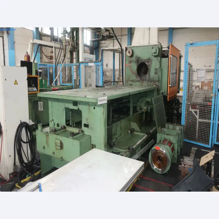 Stroji in tehnična oprema na področju brizganja plastike (1600 - 23000 kN)-5