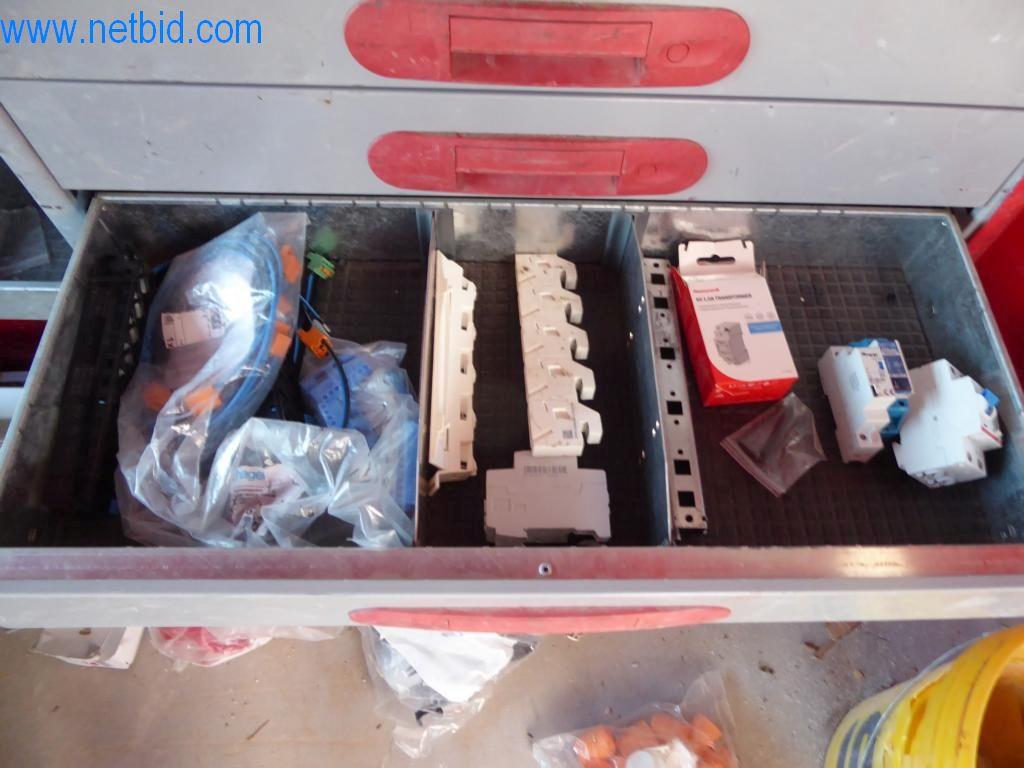 Stroje a vozidla z odvětví elektroinstalace a fotovoltaiky-11