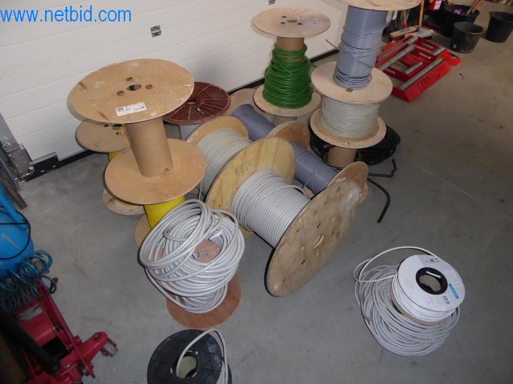 Stroje a vozidla z odvětví elektroinstalace a fotovoltaiky-1