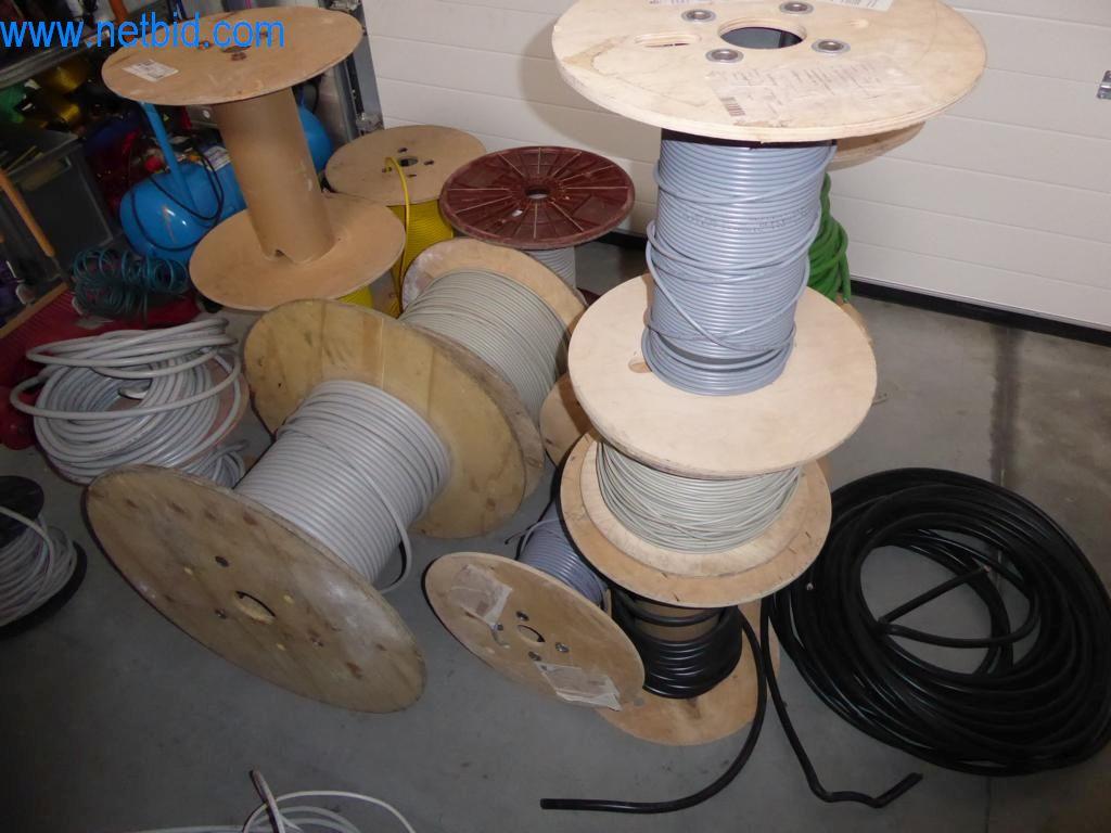 Stroje a vozidla z odvětví elektroinstalace a fotovoltaiky-2