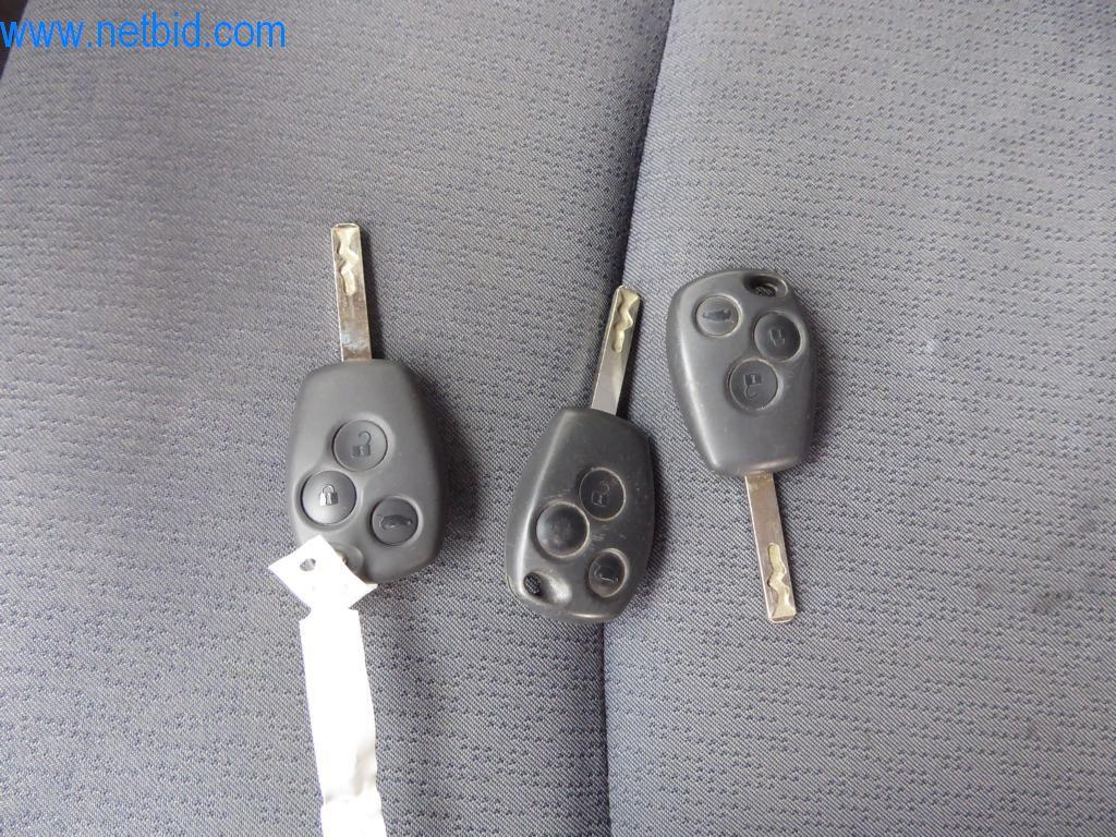 Stroje a vozidla z odvětví elektroinstalace a fotovoltaiky-25