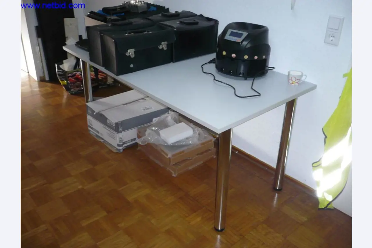 Omnibusse, Werkstatt-  sowie Büro- und Geschäftsausstattung-2