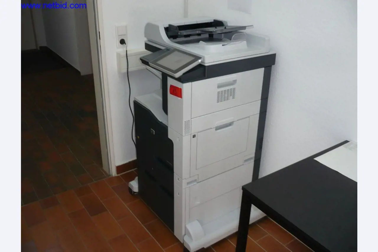 Autobus, équipement d'atelier, de bureau et de commerce-2