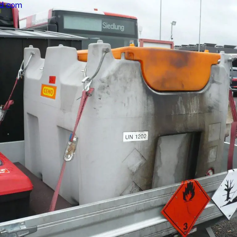 2 Réservoirs de carburant en plastique Cemo