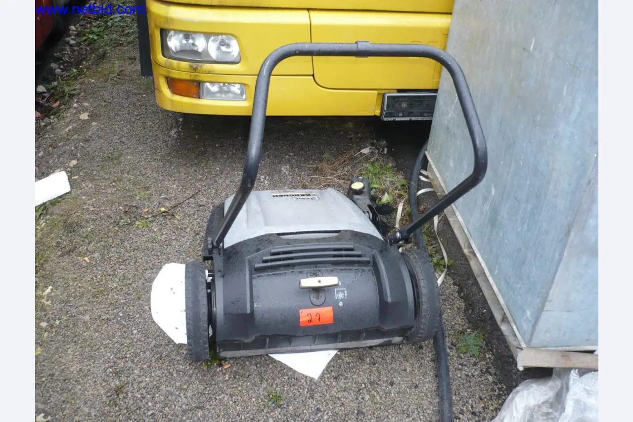 Autobusy i autokary, wyposażenie warsztatów, biur i firm-1