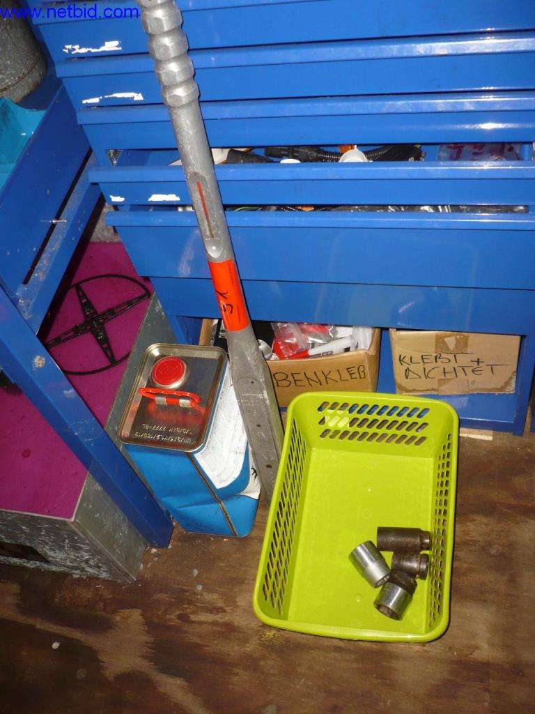 Omnibusse, Werkstatt-  sowie Büro- und Geschäftsausstattung-1