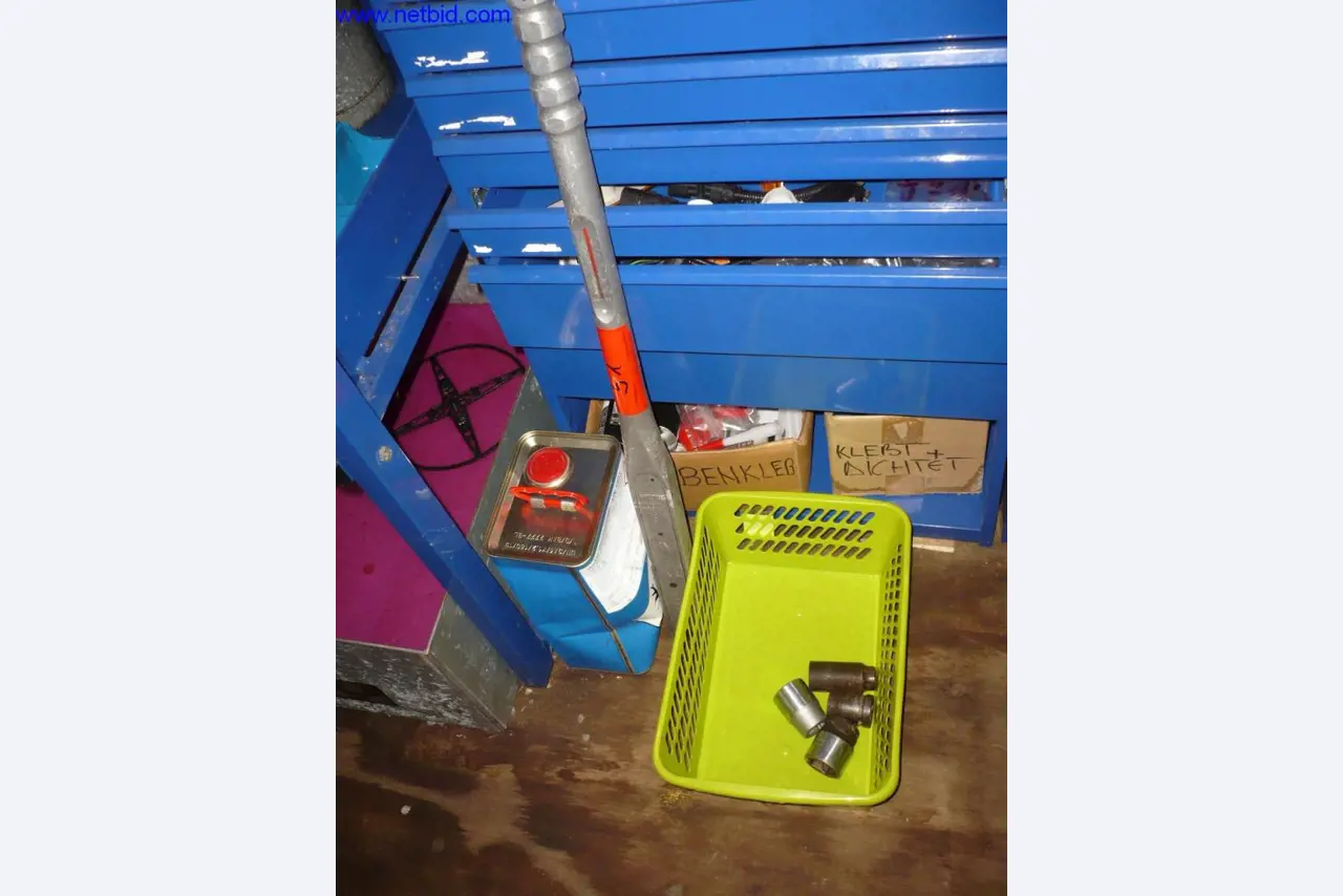 Avtobusi, delavnice, pisarniška in poslovna oprema-1