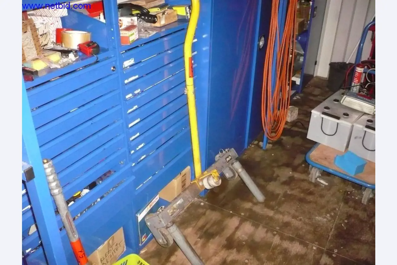 Omnibusse, Werkstatt- sowie Büro- und Geschäftsausstattung-1