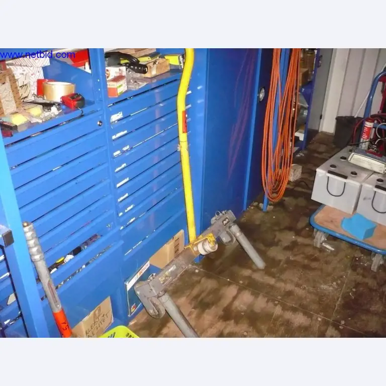 Omnibusse, Werkstatt- sowie Büro- und Geschäftsausstattung-1