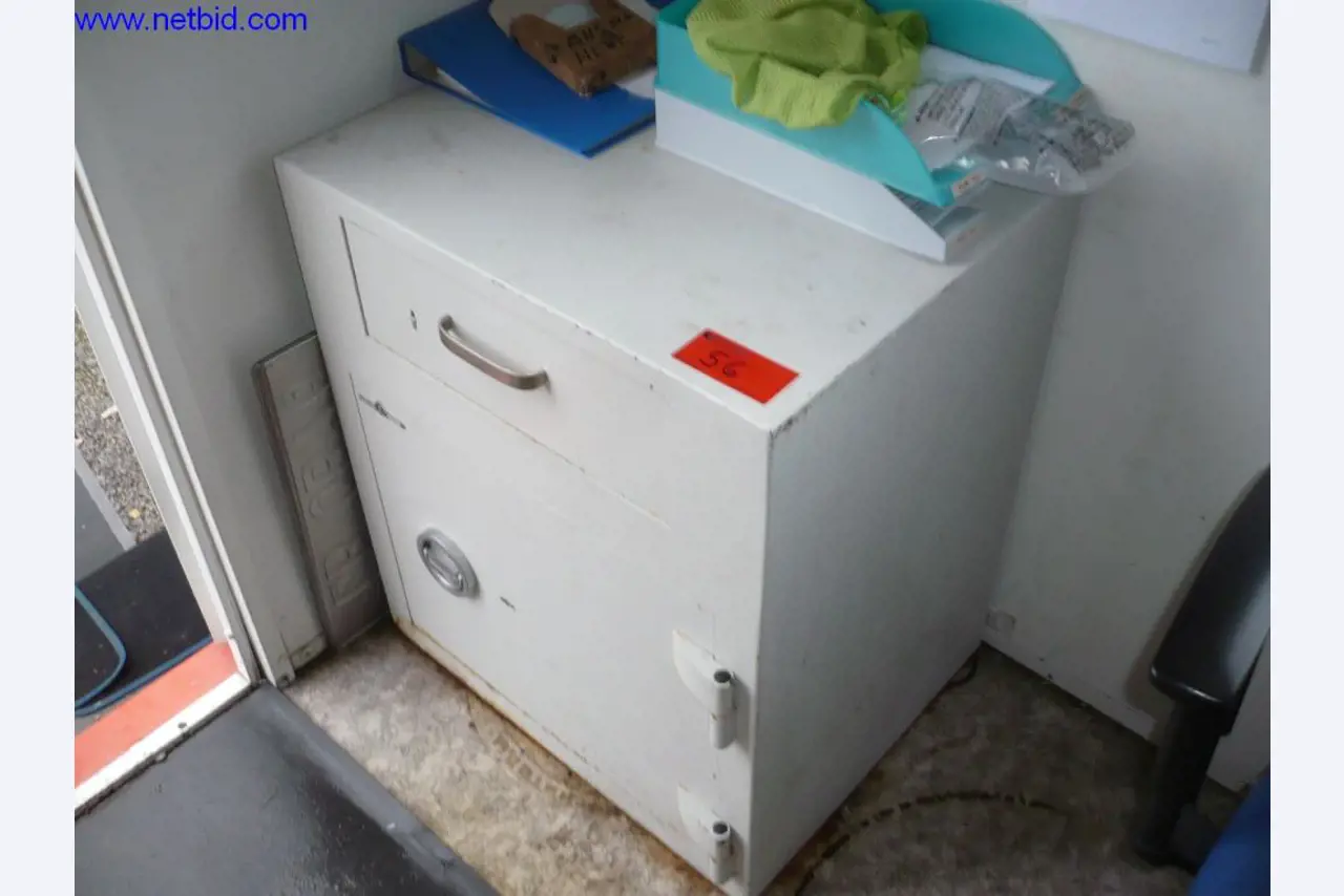 Bussen en touringcars, werkplaats, kantoor- en bedrijfsuitrusting-1