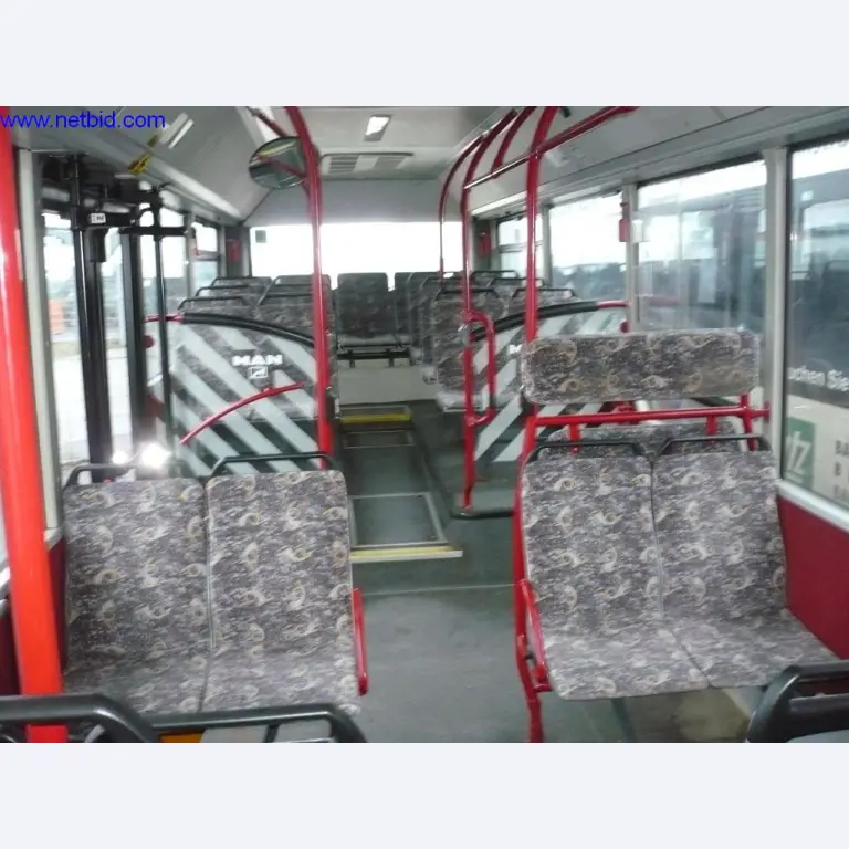 Autobusy a autokary, dílenské, kancelářské a obchodní vybavení-3