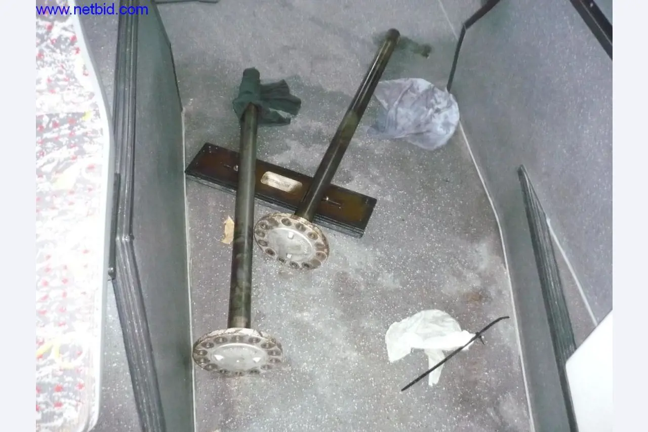 Autobusy a autokary, dílenské, kancelářské a obchodní vybavení-4