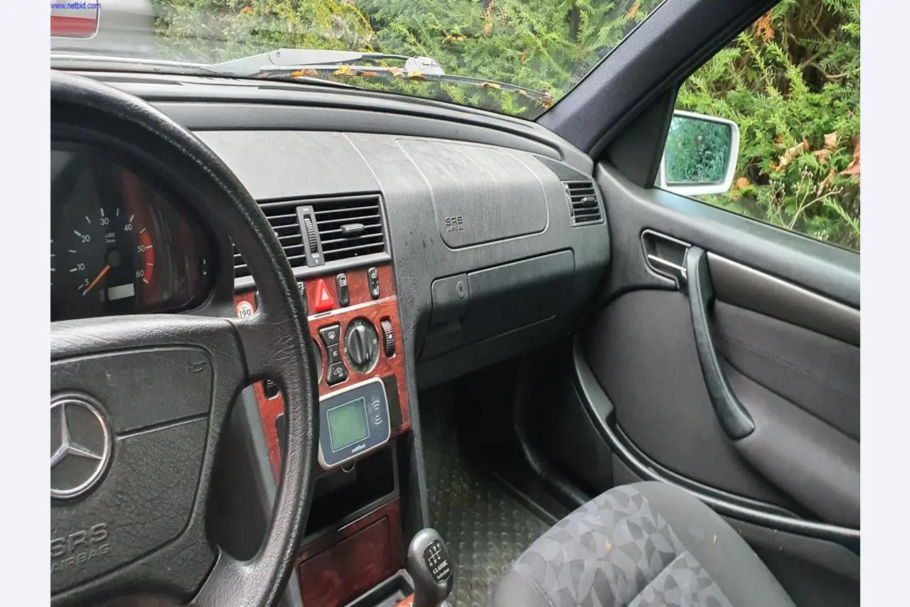 Autocarros e camionetas, material de oficina, de escritório e comercial-11