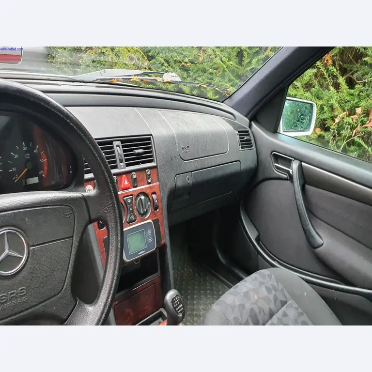 Autocarros e camionetas, material de oficina, de escritório e comercial-11