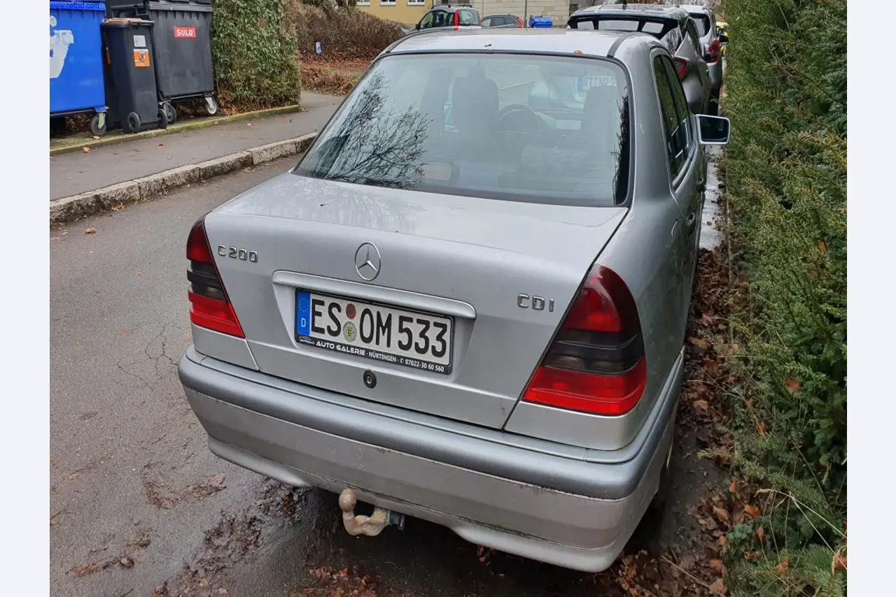 Autocarros e camionetas, material de oficina, de escritório e comercial-13