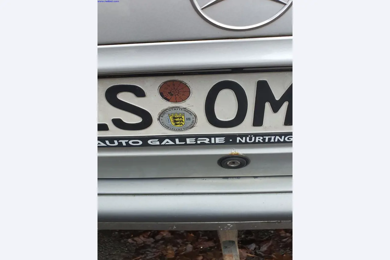 Autocarros e camionetas, material de oficina, de escritório e comercial-14