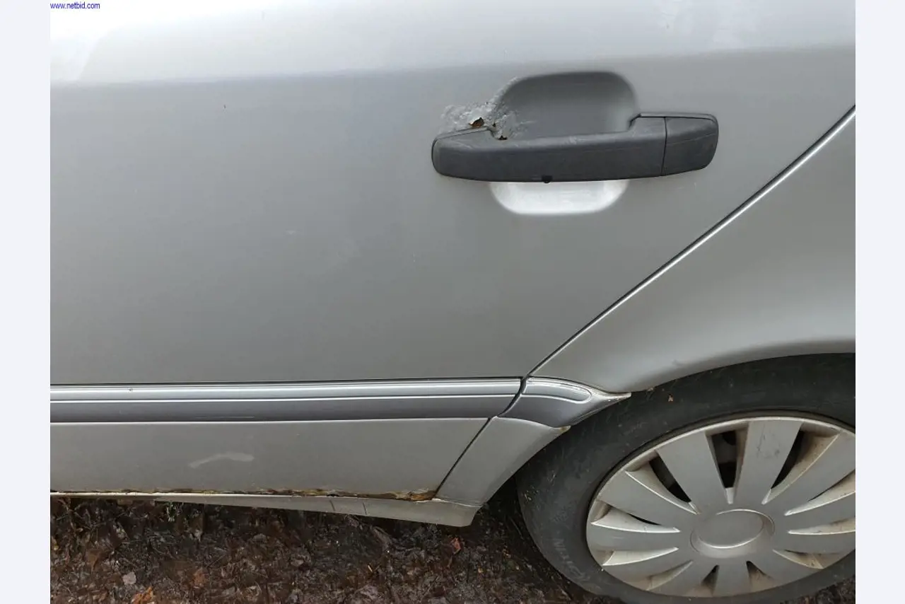 Autocarros e camionetas, material de oficina, de escritório e comercial-18