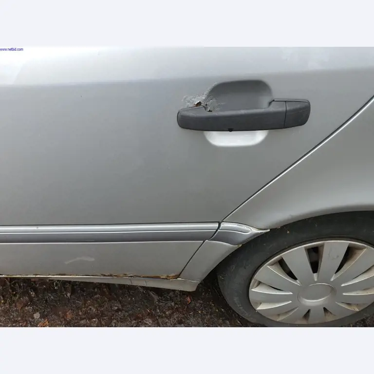 Autocarros e camionetas, material de oficina, de escritório e comercial-18