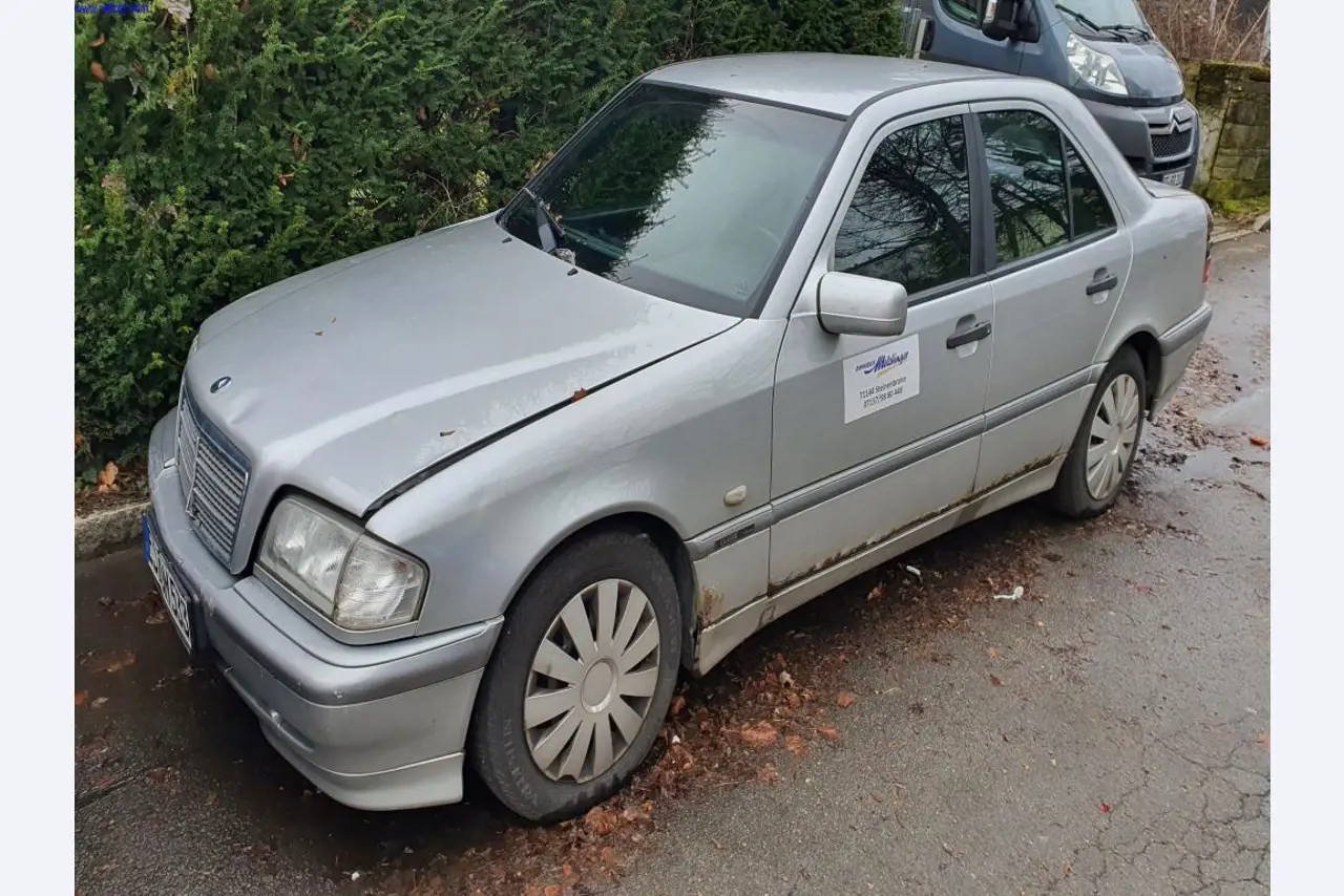 Autocarros e camionetas, material de oficina, de escritório e comercial-1