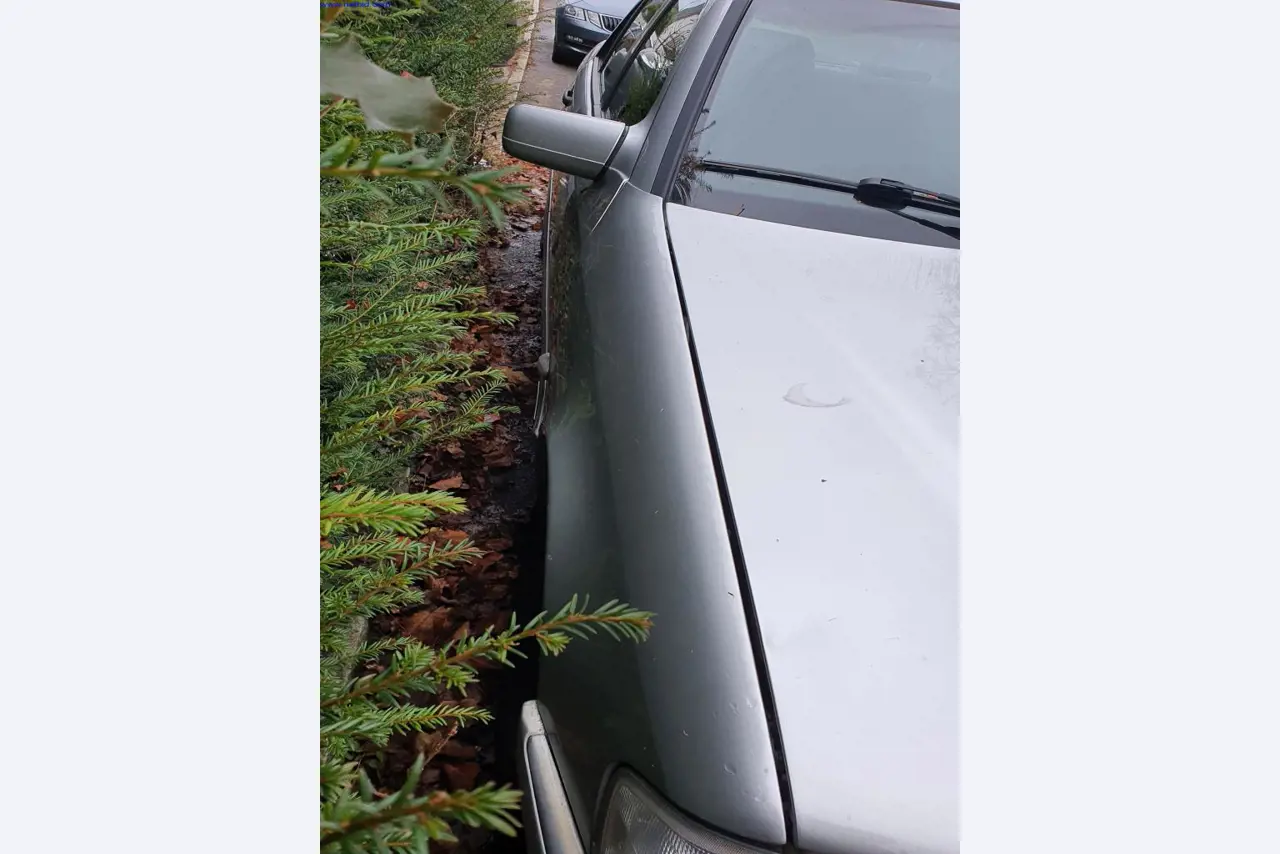 Autocarros e camionetas, material de oficina, de escritório e comercial-22