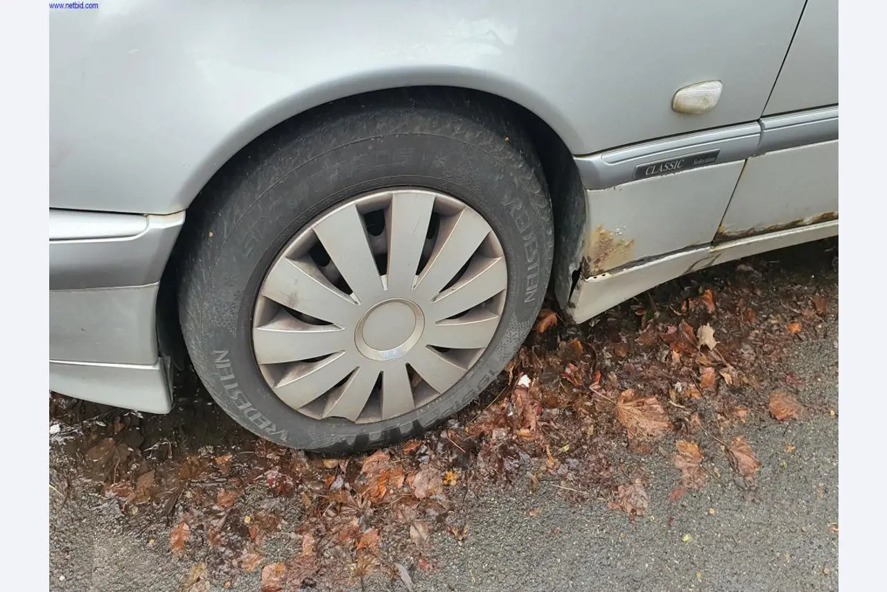 Autocarros e camionetas, material de oficina, de escritório e comercial-24