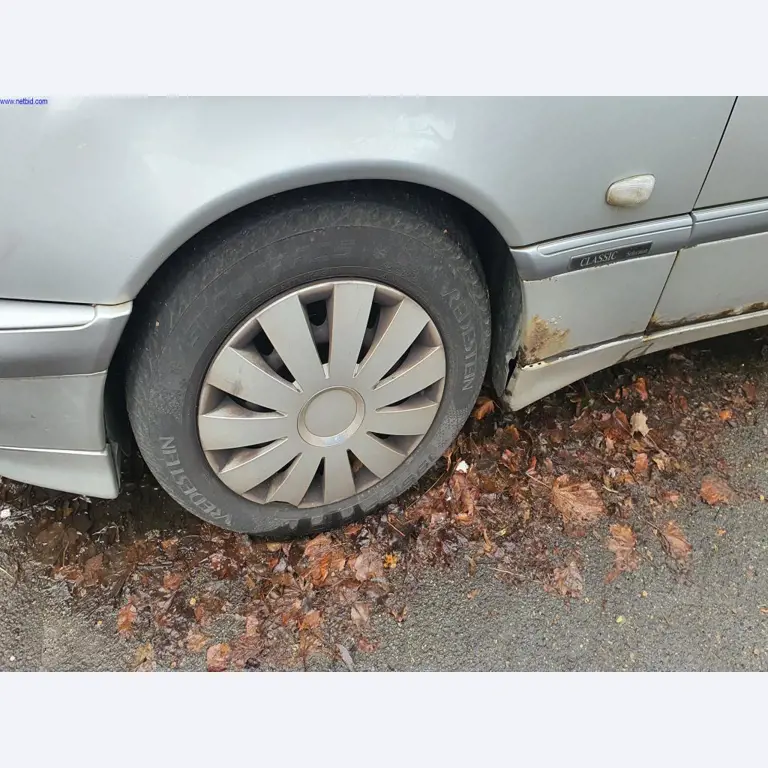 Autocarros e camionetas, material de oficina, de escritório e comercial-24