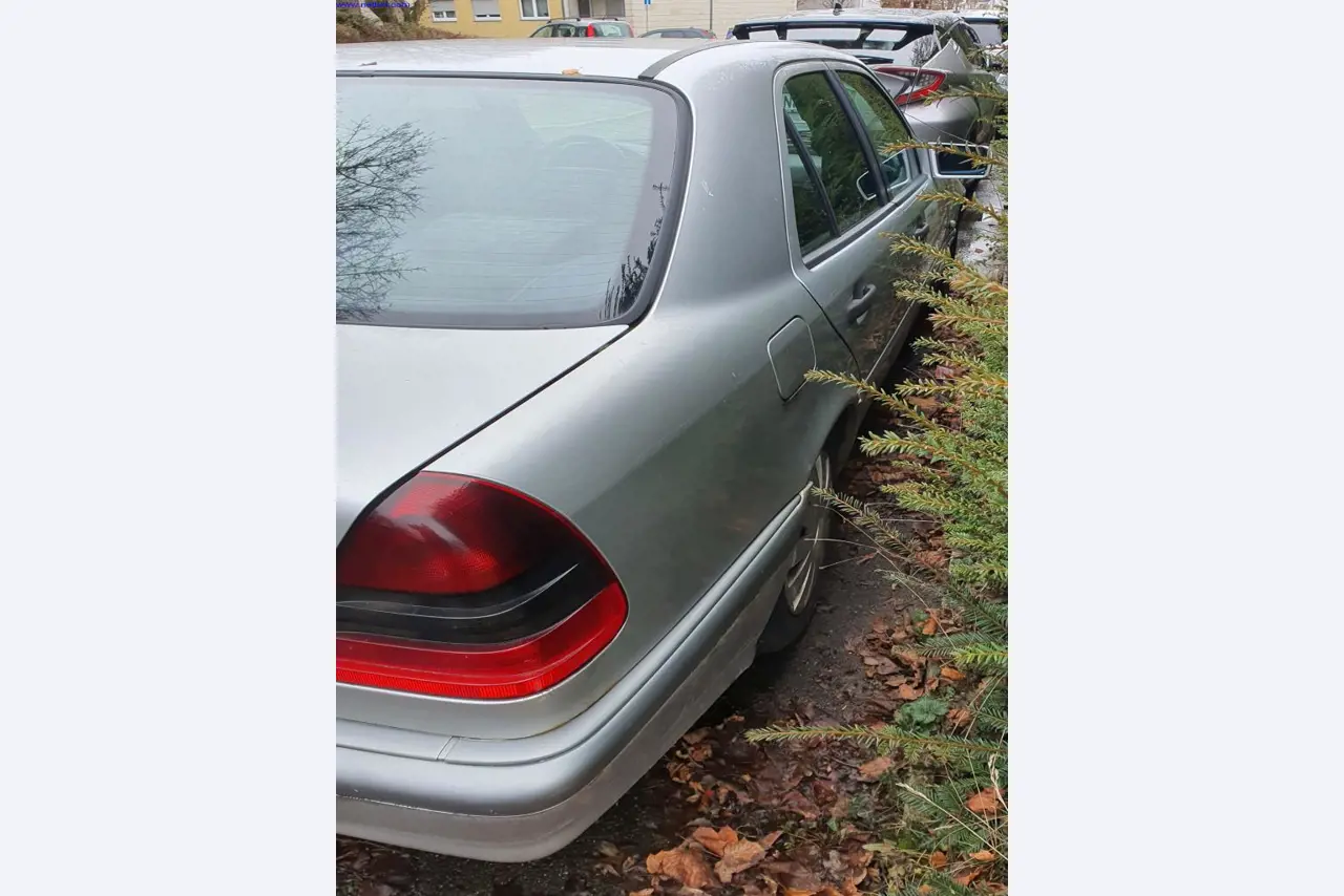 Autocarros e camionetas, material de oficina, de escritório e comercial-3