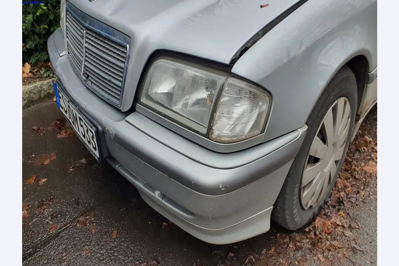 Autocarros e camionetas, material de oficina, de escritório e comercial-8