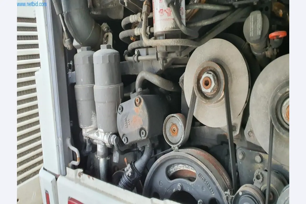 Autobusy a autokary, dílenské, kancelářské a obchodní vybavení-6