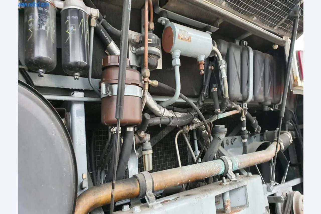 Autocarros e camionetas, material de oficina, de escritório e comercial-5