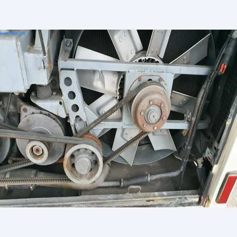 Autocarros e camionetas, material de oficina, de escritório e comercial-8