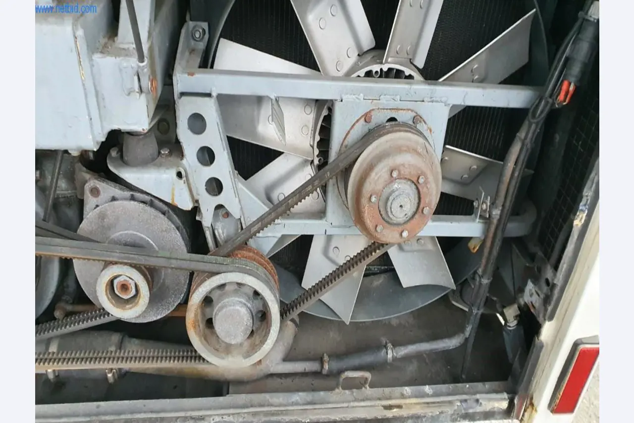 Autobus, équipement d'atelier, de bureau et de commerce-7