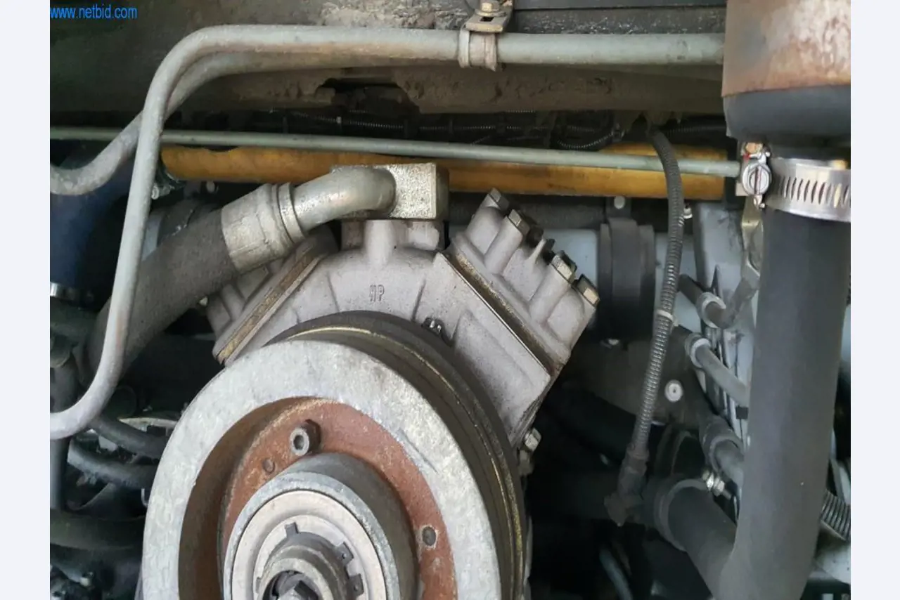 Autocarros e camionetas, material de oficina, de escritório e comercial-6