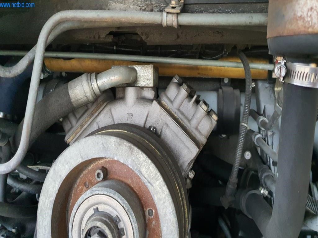 Autobusy a autokary, dílenské, kancelářské a obchodní vybavení-6