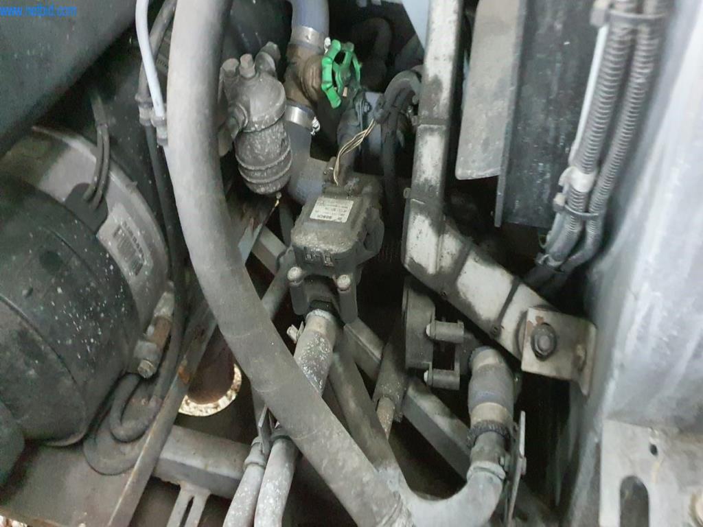 Autobusy a autokary, dílenské, kancelářské a obchodní vybavení-7