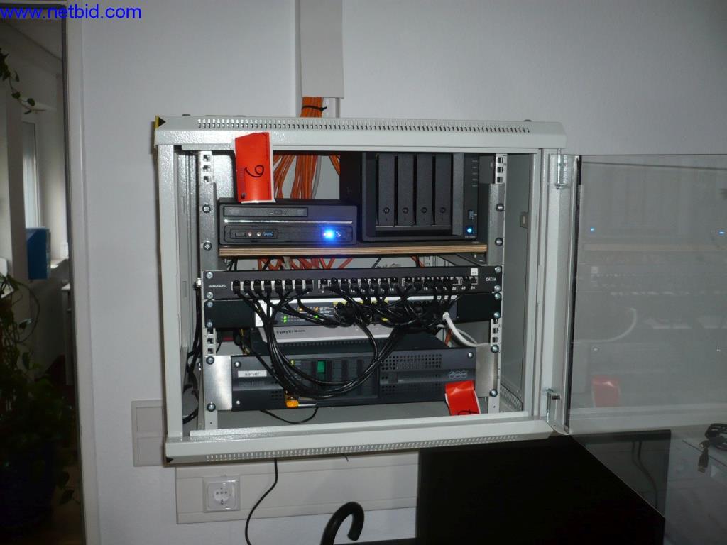 Autobusy a autokary, dílenské, kancelářské a obchodní vybavení-1