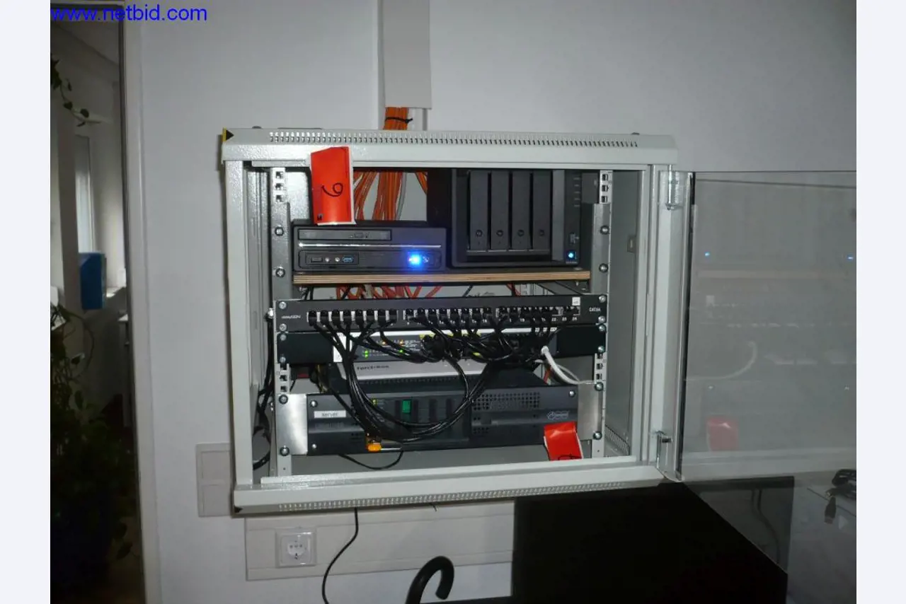 Autobusy a autokary, dílenské, kancelářské a obchodní vybavení-1